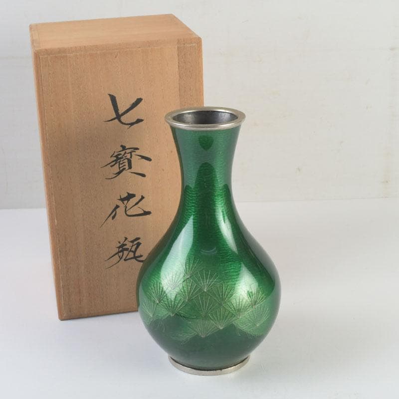 七宝焼　緑釉　松文　花瓶　共箱　V　9827 七宝焼 相互七宝造 緑光釉四君子文 七宝花瓶 唐木台付 共箱 D R6973B