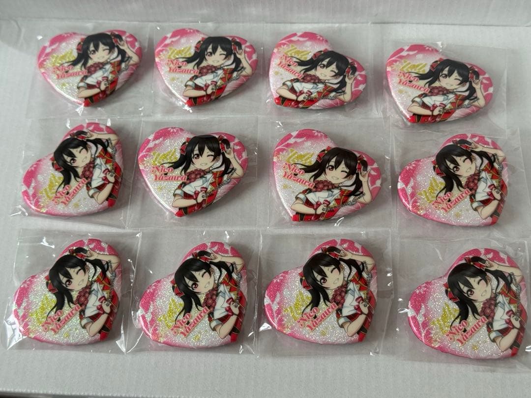 ラブライブTVアニメ放送10周年記念 海外限定矢澤にこハ一ト缶バッジ12点セット ラブライブ アニメ放送10周年記念 オケコン μ's 矢澤にこ 缶バッジ