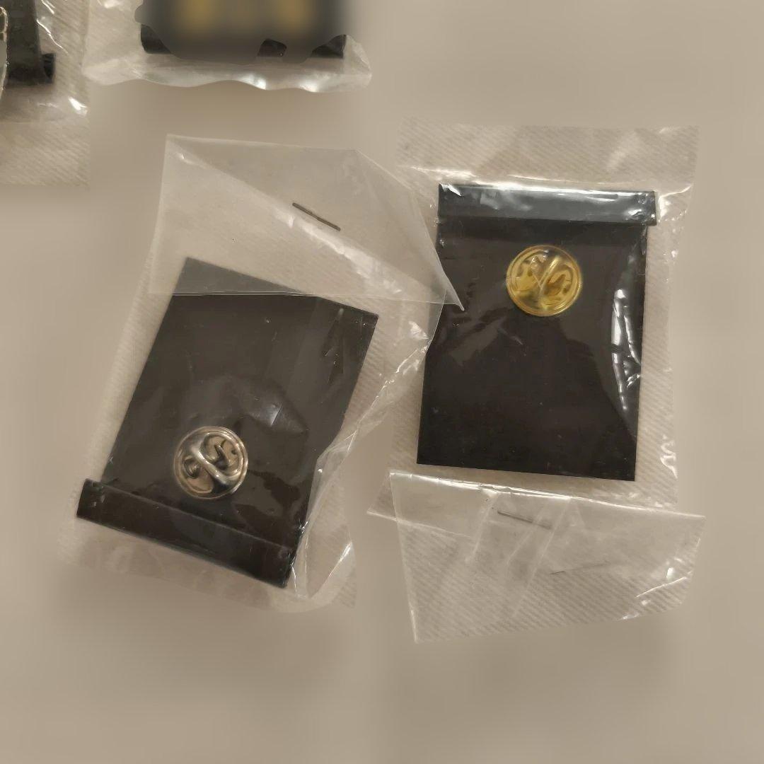 これだけ揃っていたら超レア ゴジラピンバッジセット - メルカリ