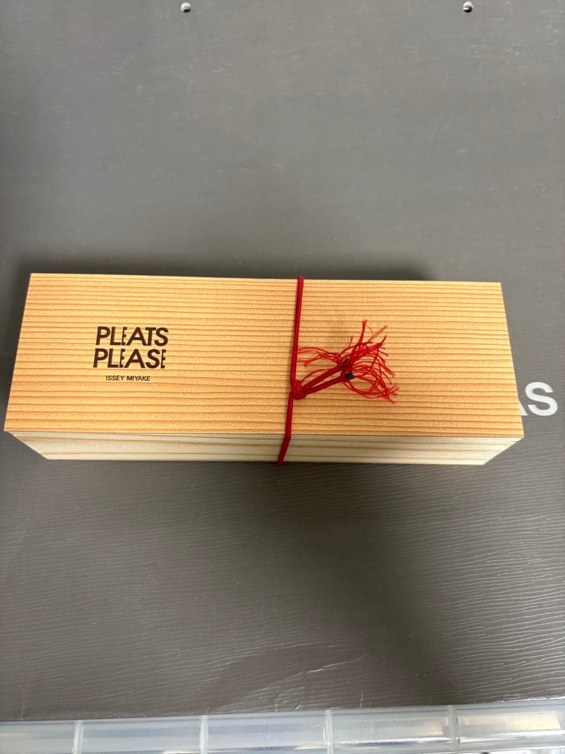 #イツセイミヤケ Sushi 寿司 プリーツ ポーチセット 希少 美品 Issey Miyake PLEATS PLEASE Sushi Travel Set | The Accessory Circle