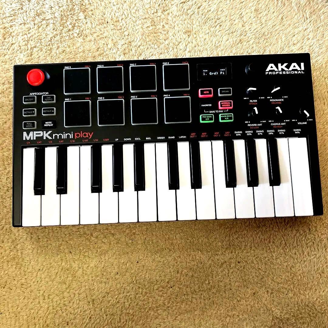 アカイ　AKAI MPK mini play Amazon.com: Akai Professional MPK Mini Play MK3 - MIDI Keyboard