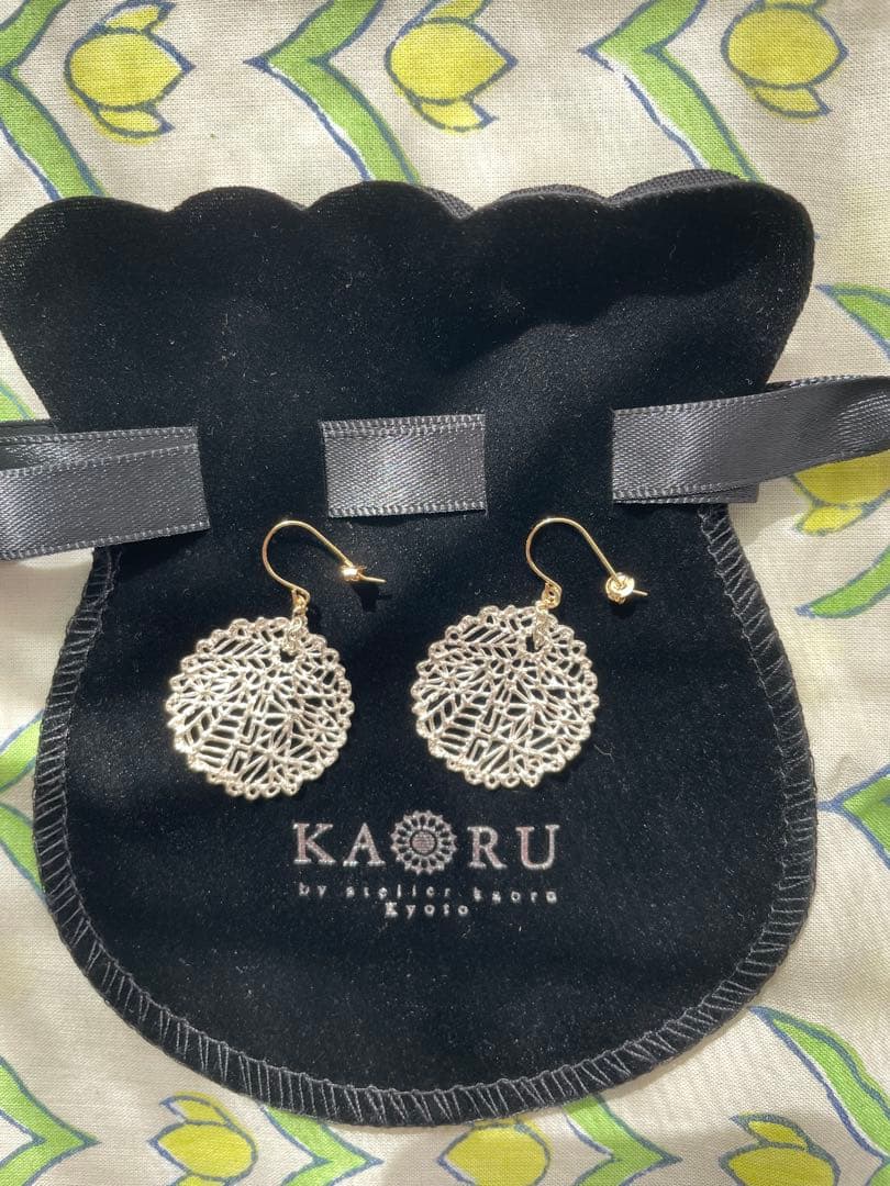 KAORU シルバー ピアス　レース模様 KAORU】レースフラワーピアス/シルバー | colombe